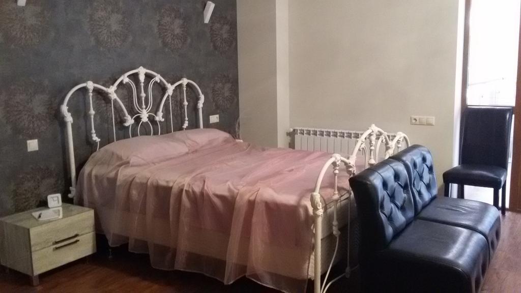 Apartment Sayat-Nova Jereván Szoba fotó